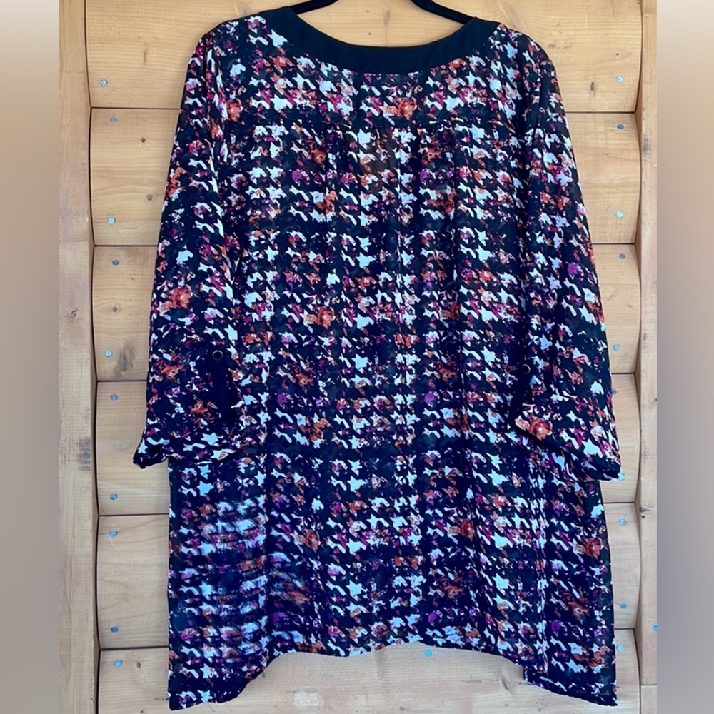Avenue Semi-Sheer Colorful Tunic with Tab Sleeves. Plus size 18/20. EUC - Picture 4 of 8